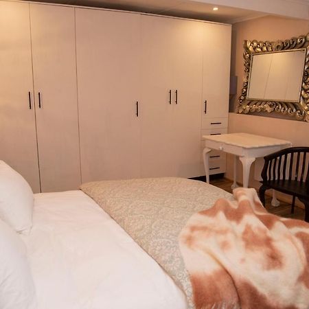 La Lupa Nera Apartment Книсна Екстериор снимка
